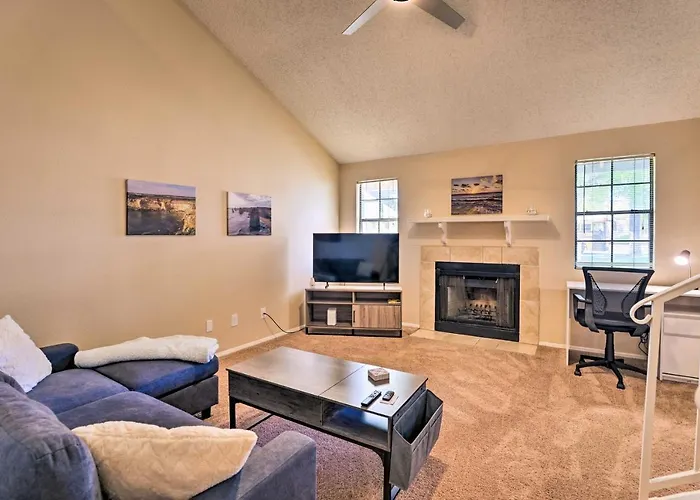 < 1 Mi To Downtown Gilbert: Home W/ Pool Access!
