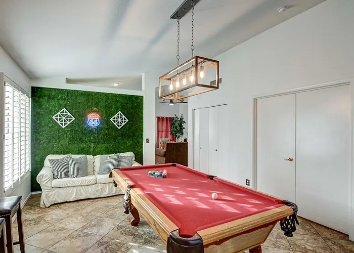 Route 66 Oasis In Downtown Gilbert With Heated Pool & Mini Golf
